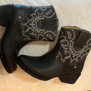 Sterling River Short Cowgirl boots black sz 7M NWOT